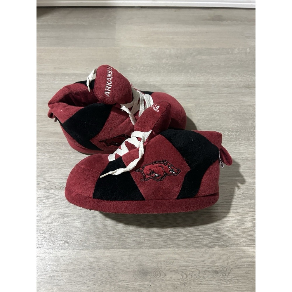 Arkansas‎ Razorback Comfy Feet Slippers Size Small (men's 5/6)